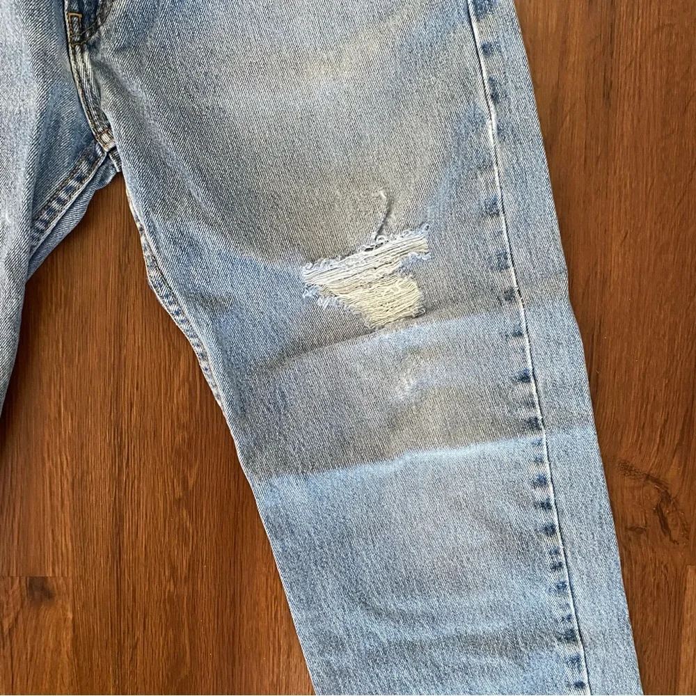 Levi’s Jeans 505 Light Blue Distressed size 38 X 32 casual‎